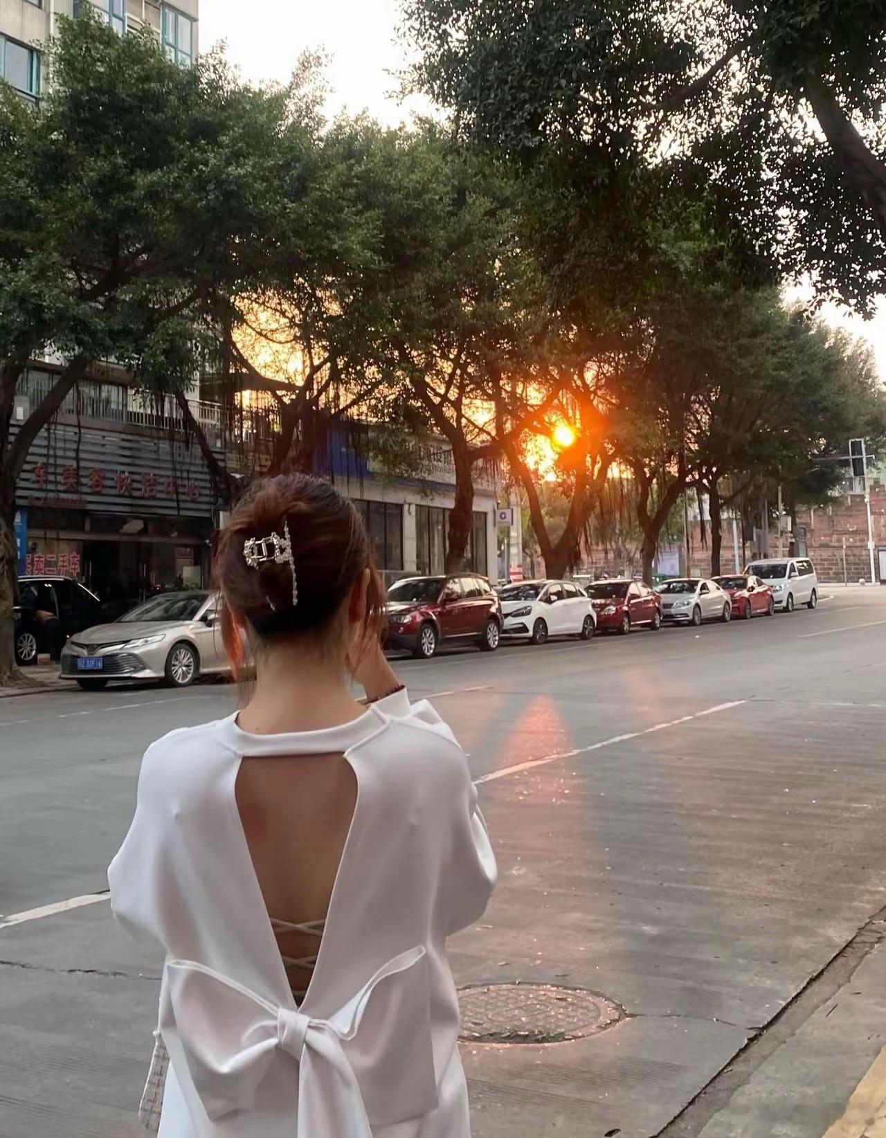 变富的人，每天都在重复这10件事1、养好精力：才是最高级的自律精力，是一个人最大