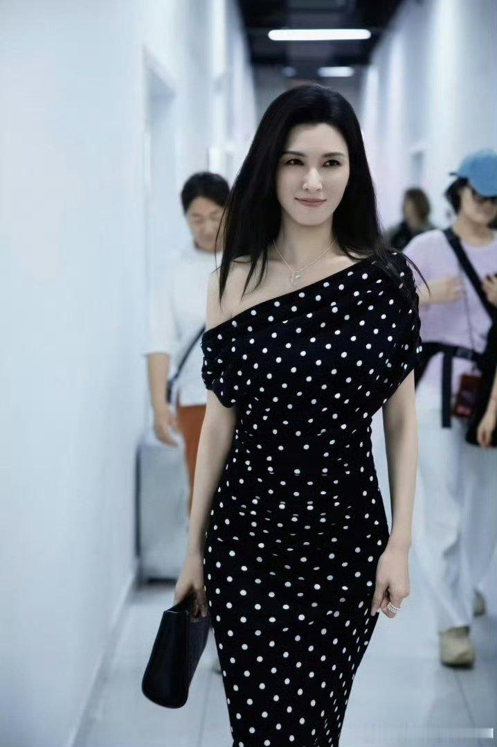 徐洁儿排名逆袭徐洁儿三公排名进步 名次稳步攀升至第十五位，实打实完成精彩逆袭，为