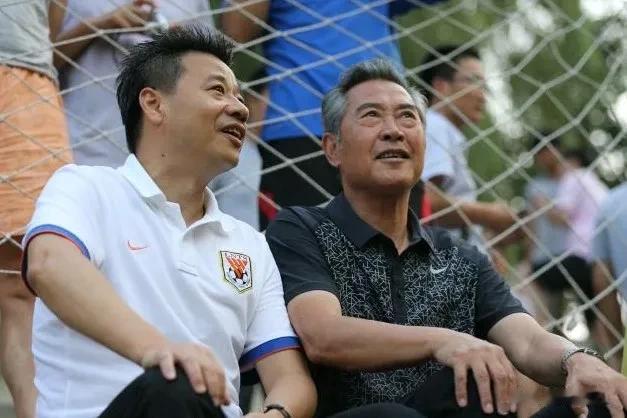 吴金贵被炒，重返山东泰山或许是个不错的选择。泰山队球员、球迷对吴金贵还是比较认可