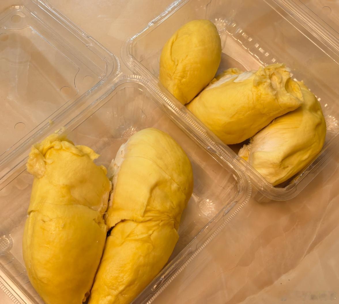 买了一个mini榴莲，你们爱吃榴莲吗[哈哈] ​​​