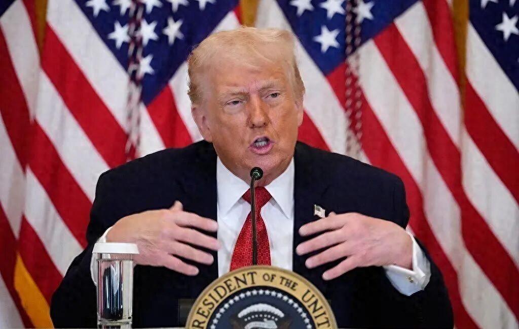 中加突然握手言和，美国却沉默了，背后发生了什么
2026年1月，加拿大总理卡尼来