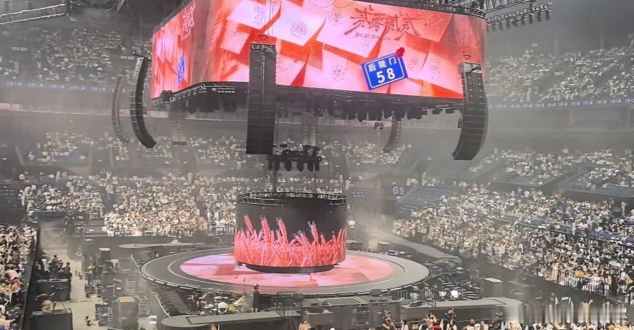 十个勤天演唱会上座率十个勤天体育馆上座率十个勤天演唱会上座率什么水平，现场氛围真