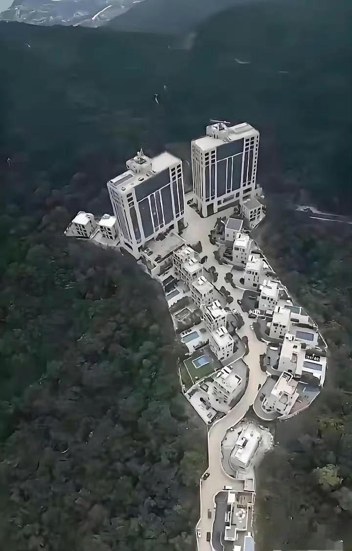 据悉，这里负氧离子爆表？
在这里生活，能多活好多年呢？[捂脸]