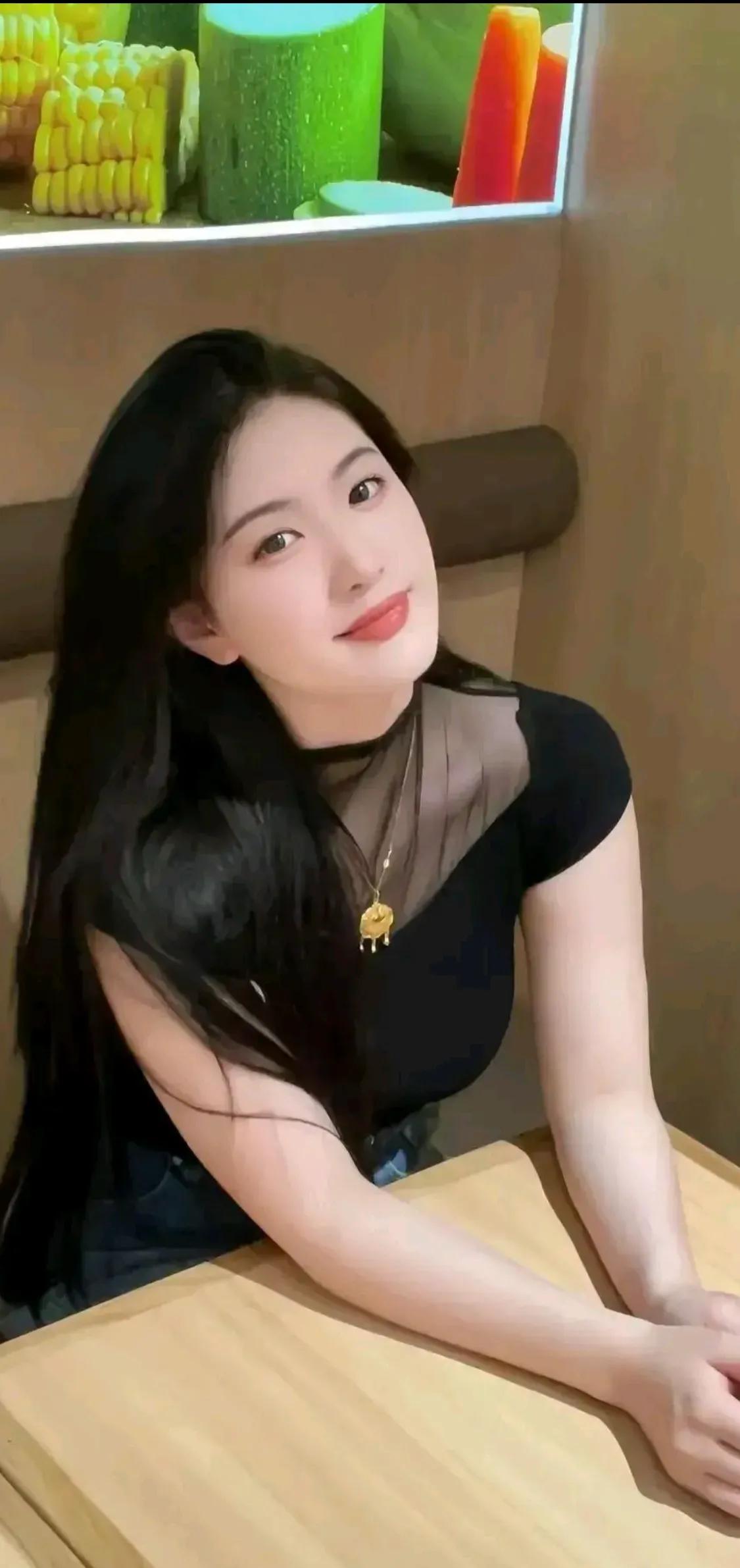 这女人找男人就像穿衣服，她要是不喜欢，白给她都不要。
这男人找女人就像抽烟，有好