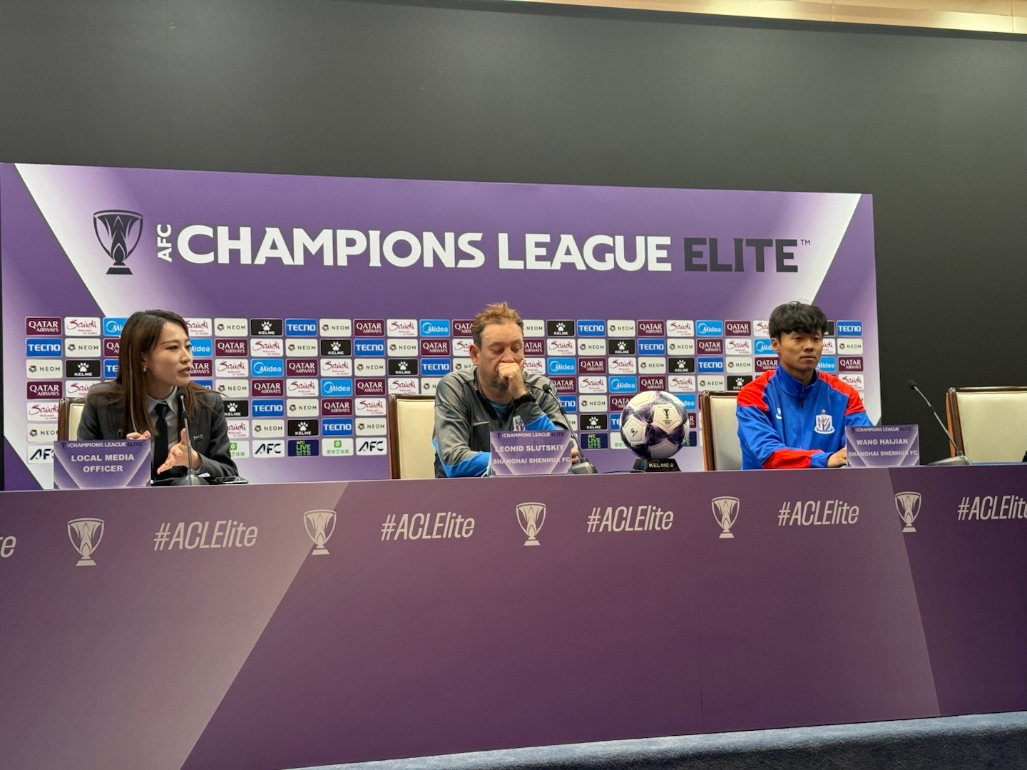 亚冠联赛 今天赛前两个比较有意思的点，一个是主教练说we are stronge