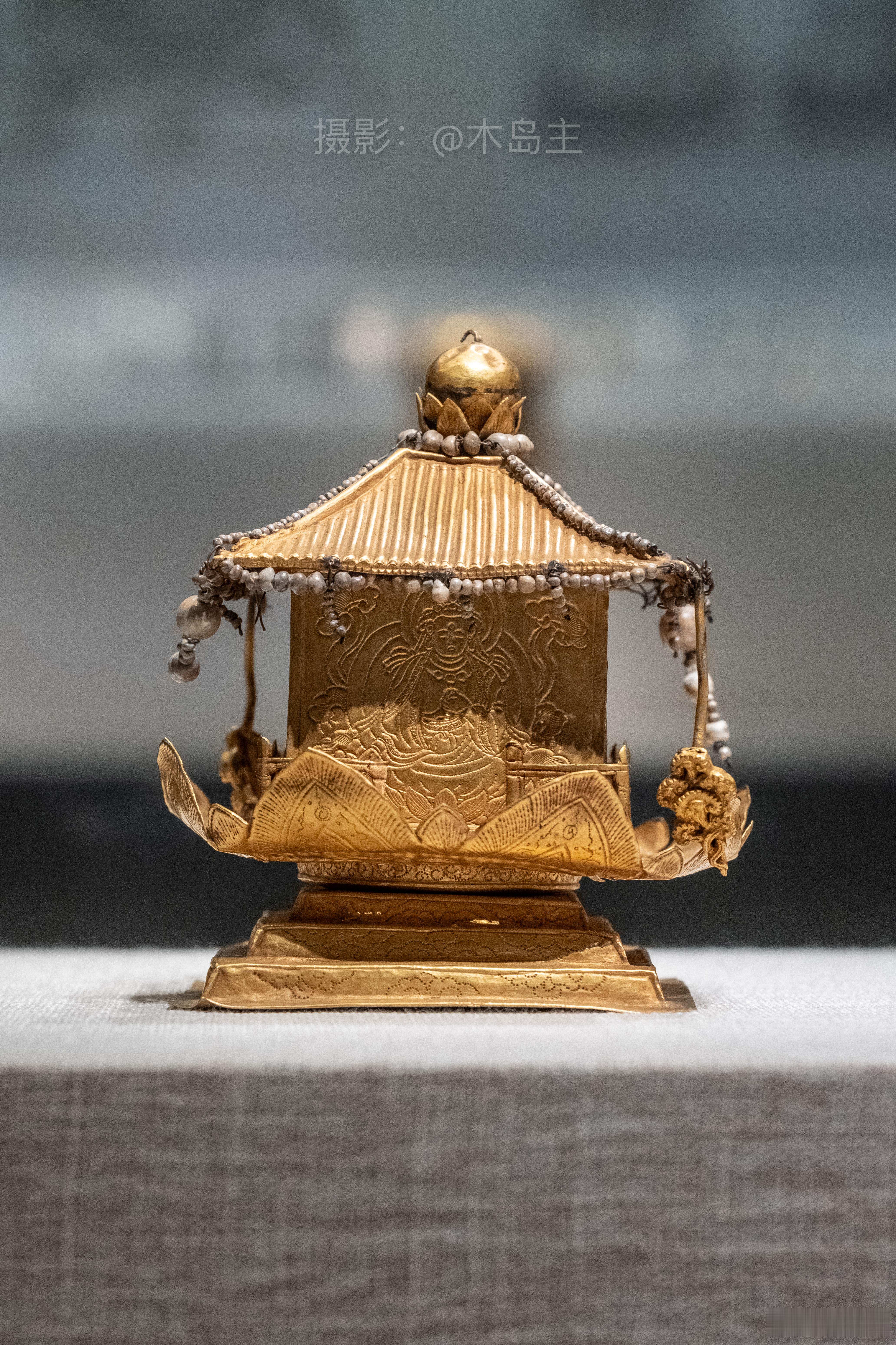 朝阳北塔天宫出土文物：金舍利塔银碟三足乌圆形金牌饰骨雕琥珀盘龙骨雕鎏金银法轮金盖