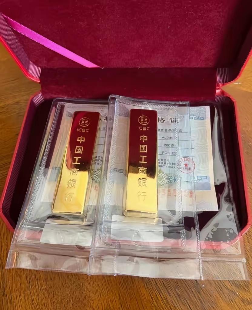 今天的金价一出来，我毫不犹豫把黄金卖了，
不是因为缺钱，而是这次金价直接涨破了1