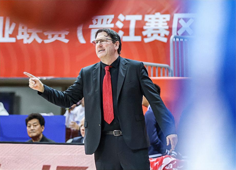 凯撒太会说话！福建客场掀翻广东，赛后一番话圈粉无数。

CBA爆出大冷门！福建晋