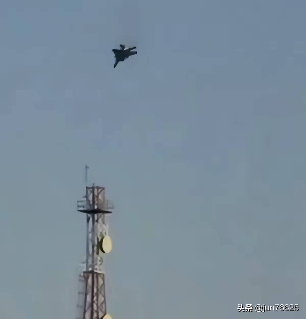 F-15E被击落，美国丢脸丢大了！
据伊朗宣布，美国有3架F-15E被自己击落了