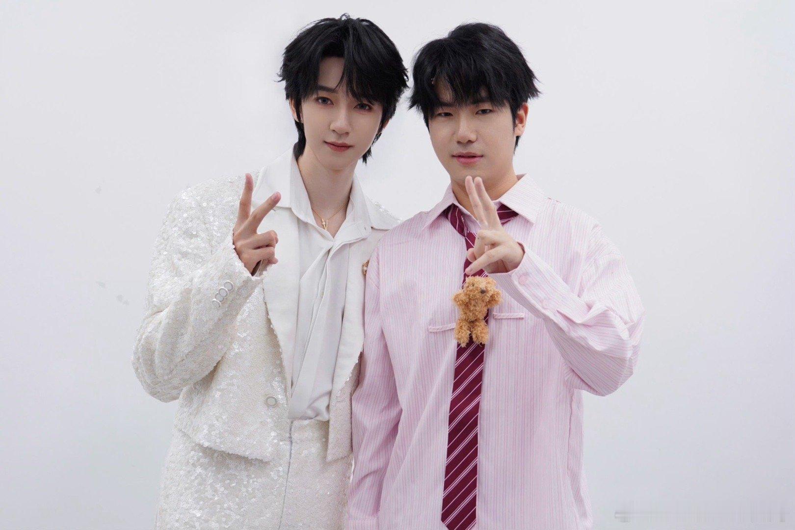 花海上网就是为了等贺峻霖花海直接喊话“上网就是为了等你”，电竞选手和偶像的互动也