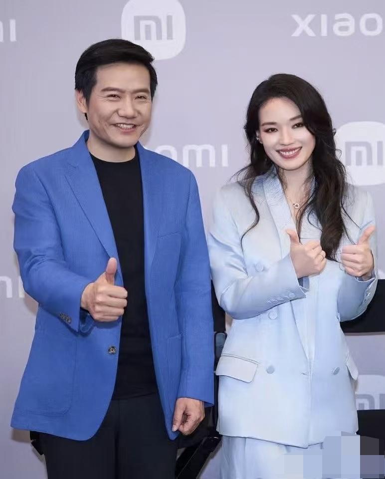 现在我最想不通的人就是雷军了，

已经56周岁的他，大肚腩、秃顶、老态龙钟这些中