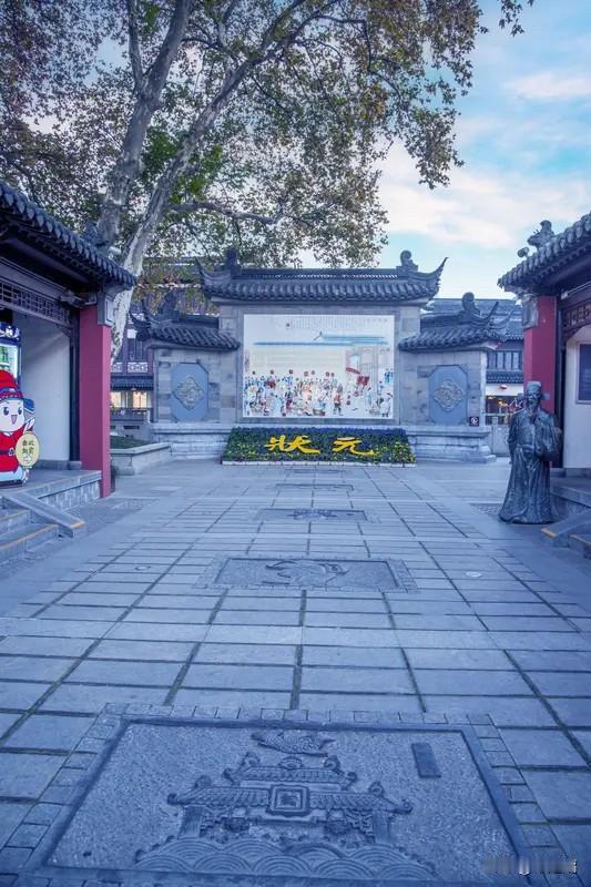 真正聪明的人，都不会着急将自己的目光仅仅放在眼皮底下，而是从长远的角度规划自己的