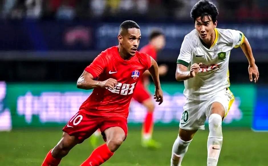 中超联赛收官之战八场球赛统一开球时间。
他把这八场比赛的结局全都安排好了，连具体