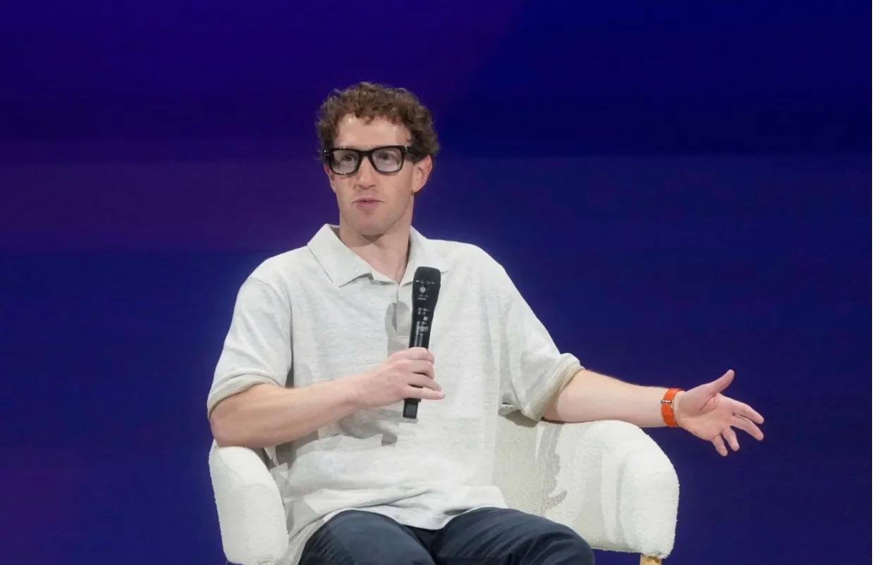 据华尔街日报报道：扎克伯格已从OpenAI挖走三名研究人员加入Meta的超级智能