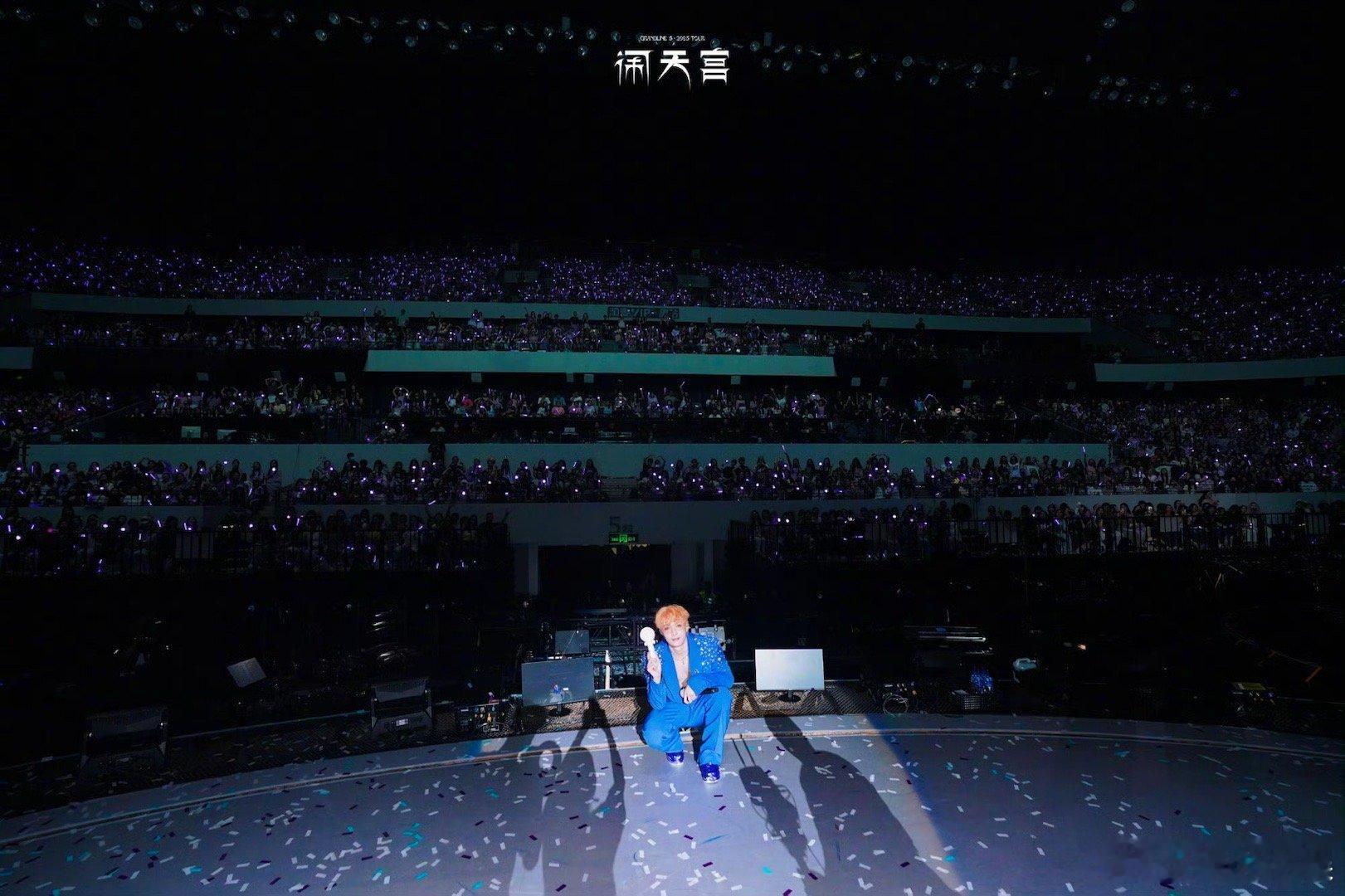 张艺兴深圳今晚继续张艺兴晒与粉丝合照张艺兴晒与粉丝合照，深圳今晚继续，[挤眼][