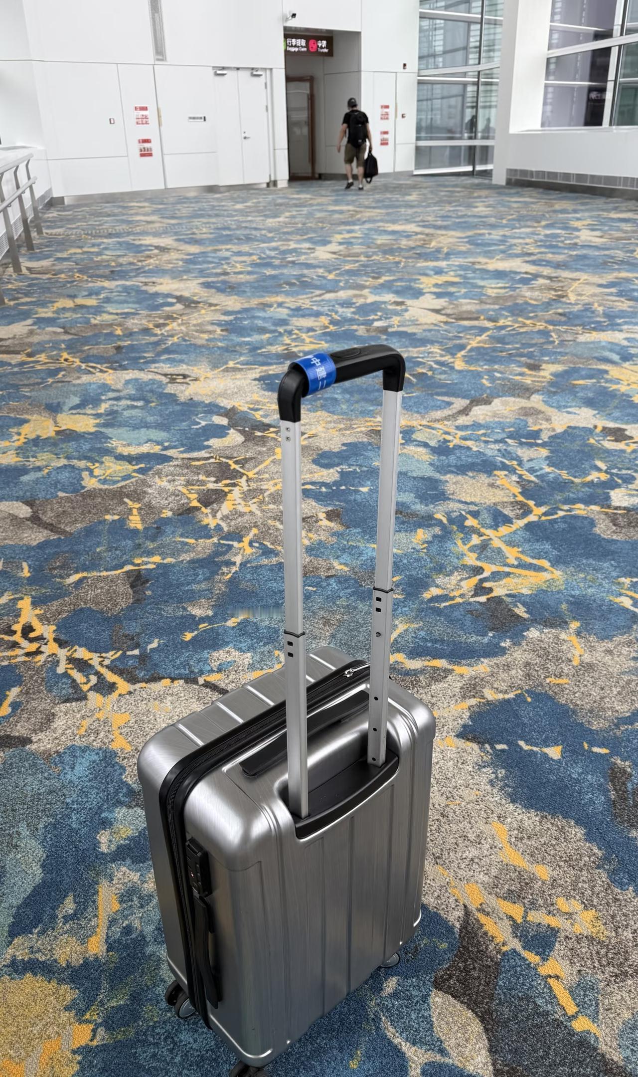 没有人吐槽白云机场T3航站楼吗？
T3又大又远又长[吐]
公务舱和经济舱安检不在