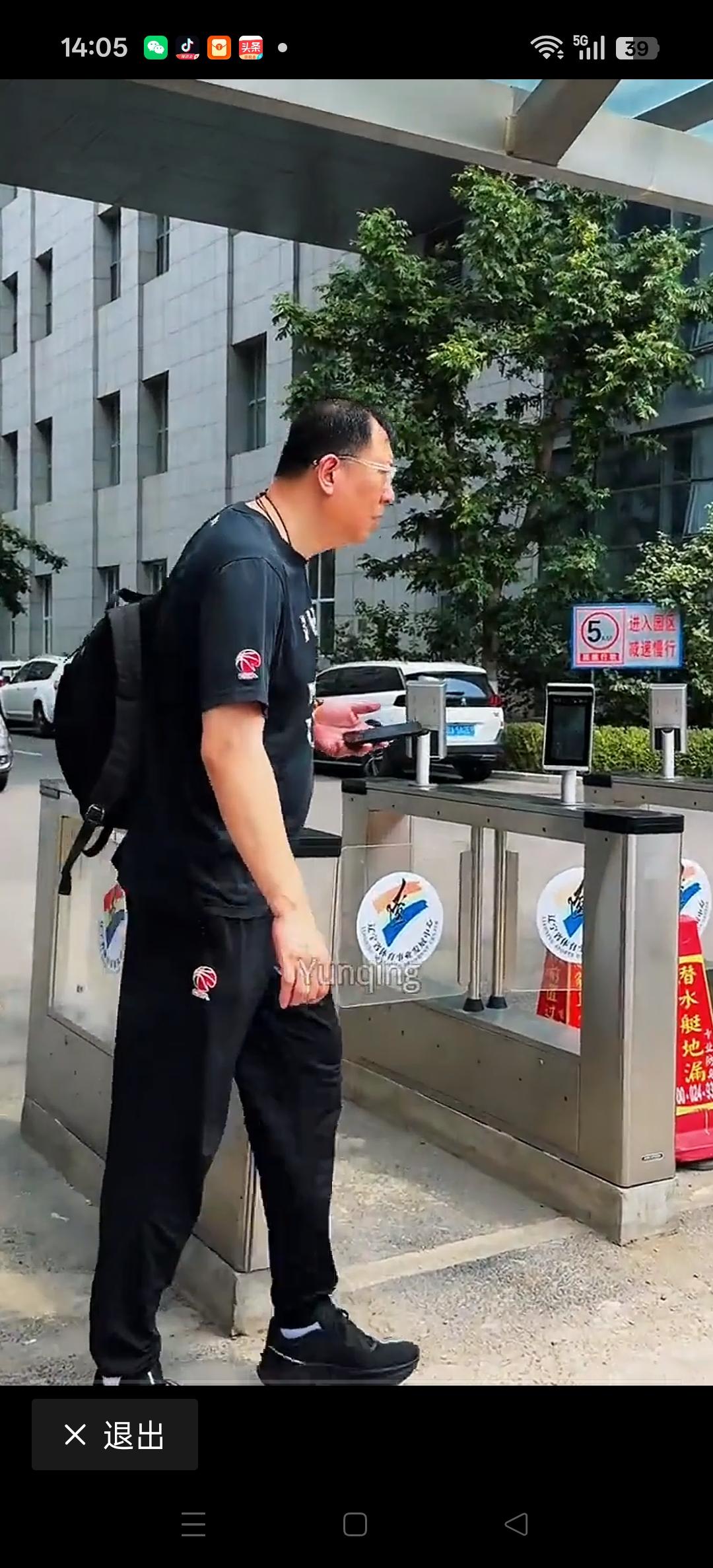 看看辽宁队训练结束后，球迷都偶遇了哪些球员？[比心][比心]