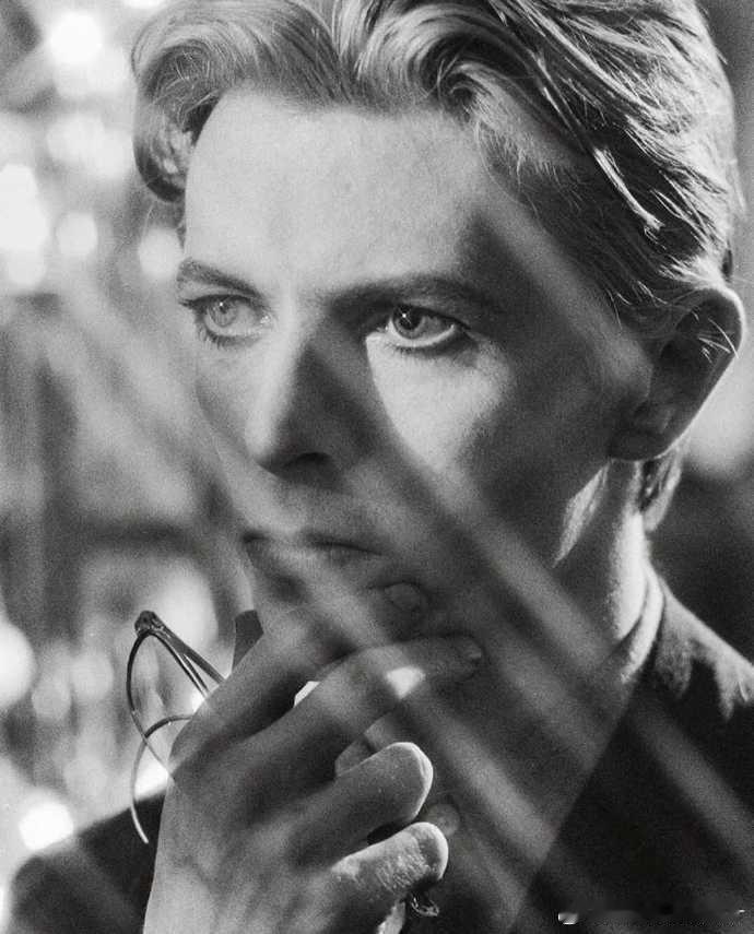 1975年，大卫·鲍伊在电影《天外来客》拍摄现场。 