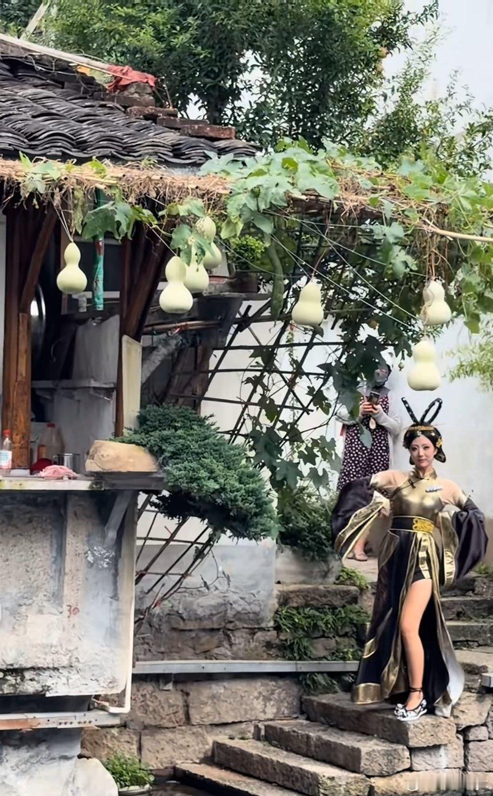 葫芦娃爷爷 流量时代的恐怖故事 这一幕默默看着就很美好，为什么要去打扰老人家呢？