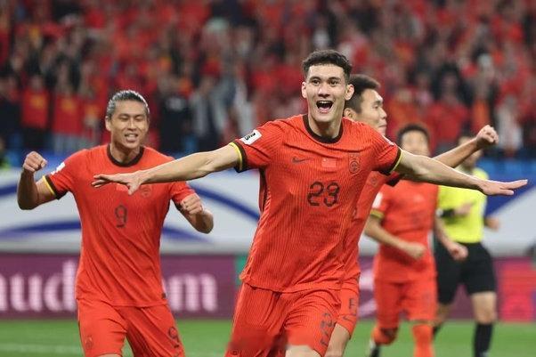世界冠军阿根廷世界排名第一，提前晋级2026世界杯。中国国足世界排名92，晋级2