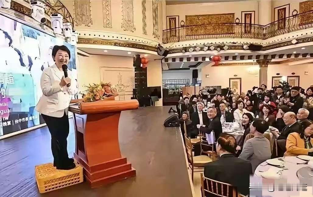 首先声明，绝没有一丝身高歧视的意思，但看到正在访问美国的国民党籍所谓“台中市长”