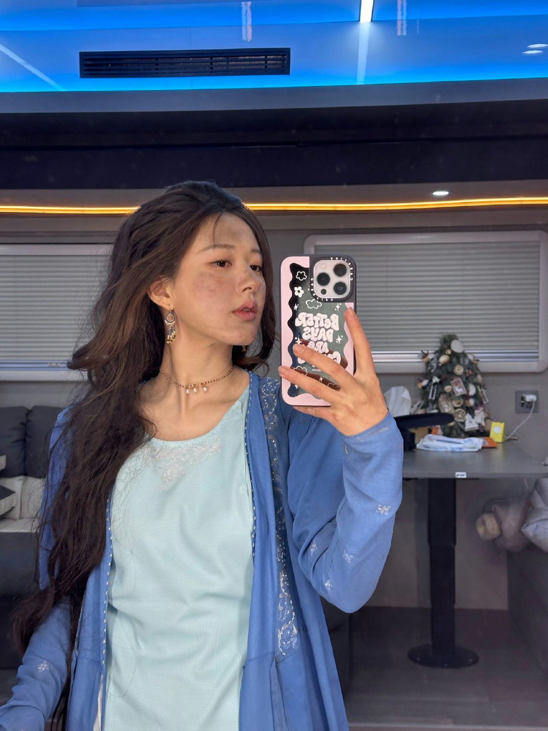 赵露思 zls赵露思许我耀眼zls赵露思许妍“海浪是大海献给黄昏的温柔，遇见你是