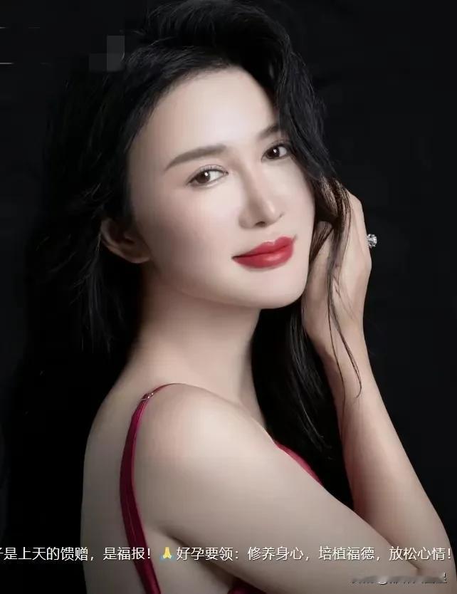 #72岁张纪中与42岁老婆官宣怀三胎#72岁的张纪中与小自己31岁的老婆杜星霖官