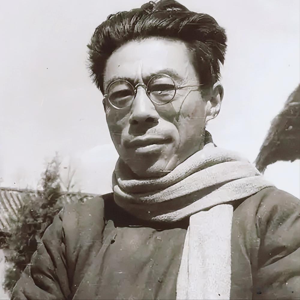 1922年，闻一多在父母的绝食相逼下，回到湖北老家迎娶了从未谋面的远房表妹高孝贞