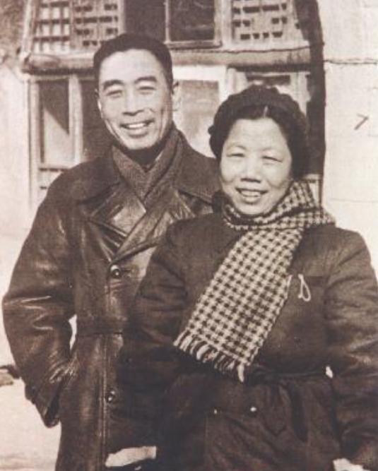 邓颖超说：“卫生间是我们夫妻的谈话室。”
周总理是个大忙人，每天工作时间都安排得