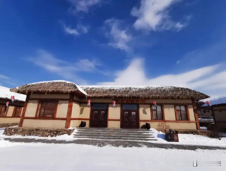 这是一条小众旅行线路
2天1晚穿行在边境线上
现在就把旅行攻略送给你！

无论你