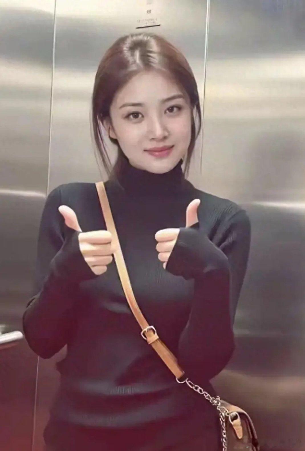 她太美了，亚洲第一美，国泰民安的脸型，无可挑剔 