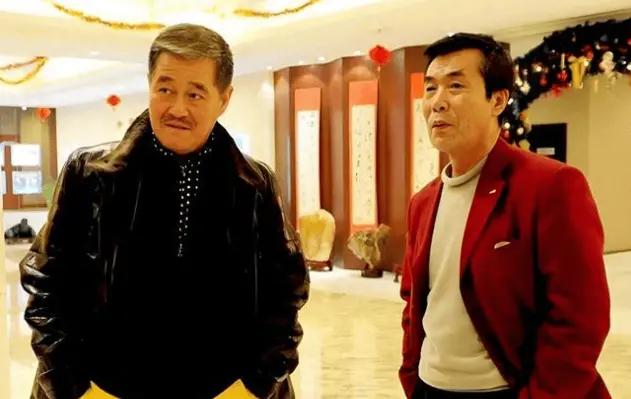 近日，资深媒体人杜恩湖爆料称，80岁著名编剧何庆魁在电话采访中首次公开自己的新老