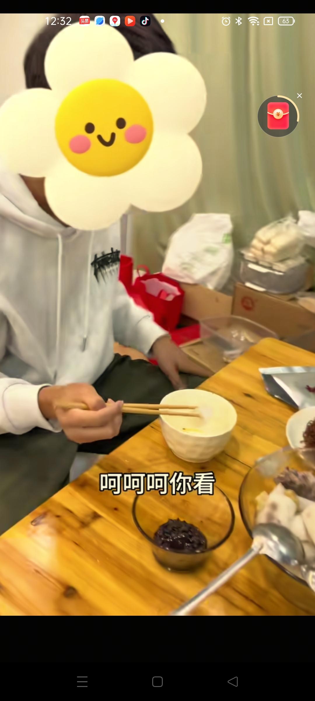 叶锐聪妈妈租的房子挺不错，能做饭，两居室，来到四川陪儿子可以有个落脚点，他们做了