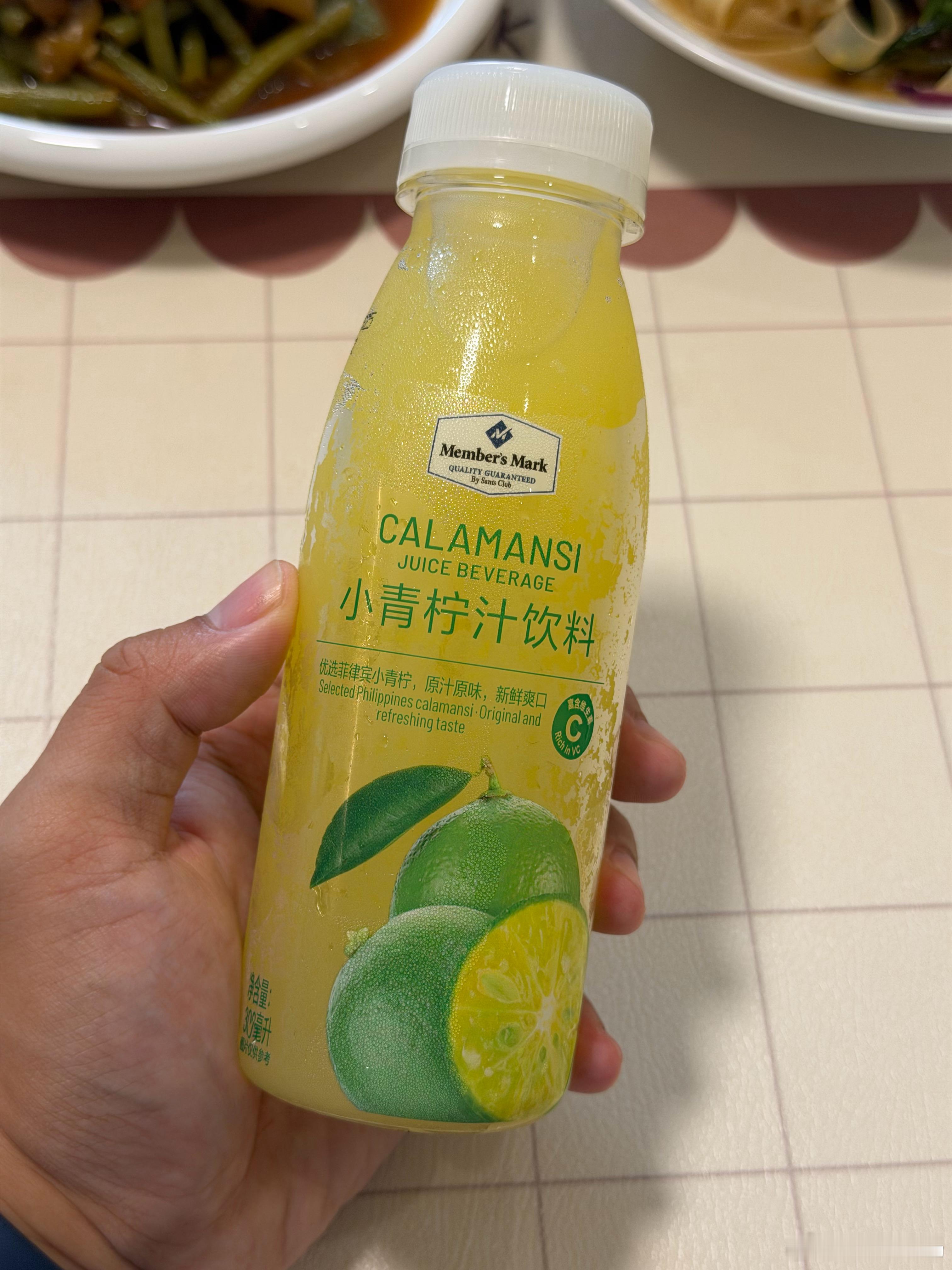 原谅我上次说山姆这个小青柠好喝，我错了，这玩意第一口觉得还行，后面越喝越齁嗓子 