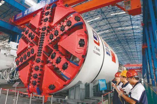 把战舰和战机的轮廓“画”到编曲器的轨道里，会听到什么样的声音？ 2026年第一天