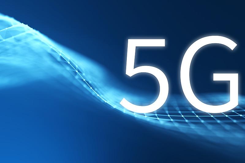 中国在通讯领域的突破那可太多了。5G技术绝对是首屈一指，中国5G基站数量全球领先