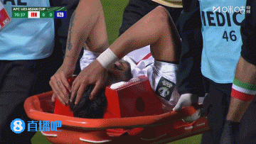 损兵折将！伊朗全场比赛两名球员被担架抬下场，本场战平仍第3