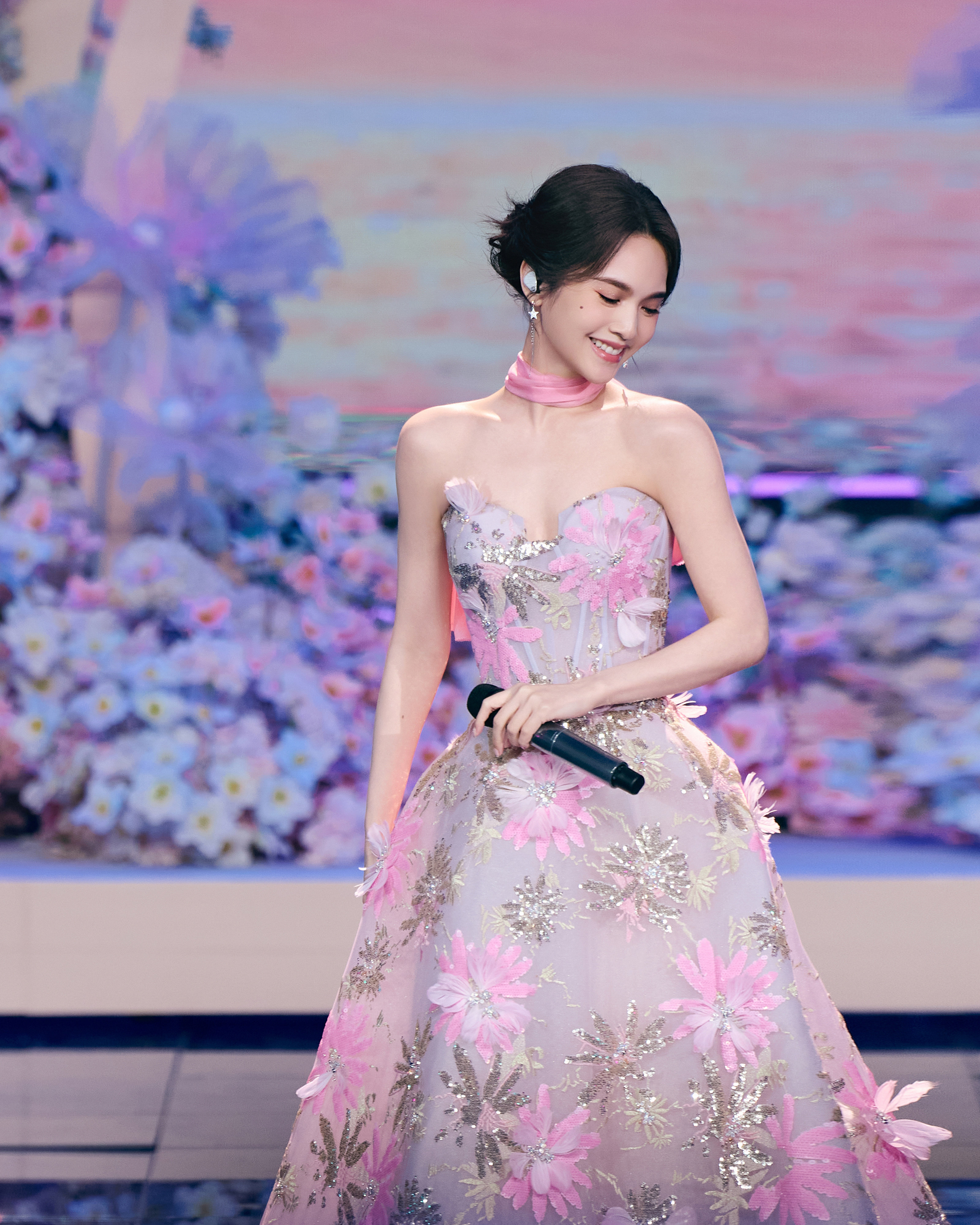 杨丞琳[超话]杨丞琳[超话]在复制粘贴的时代，你是手写的诗[鲜花] ​​​
