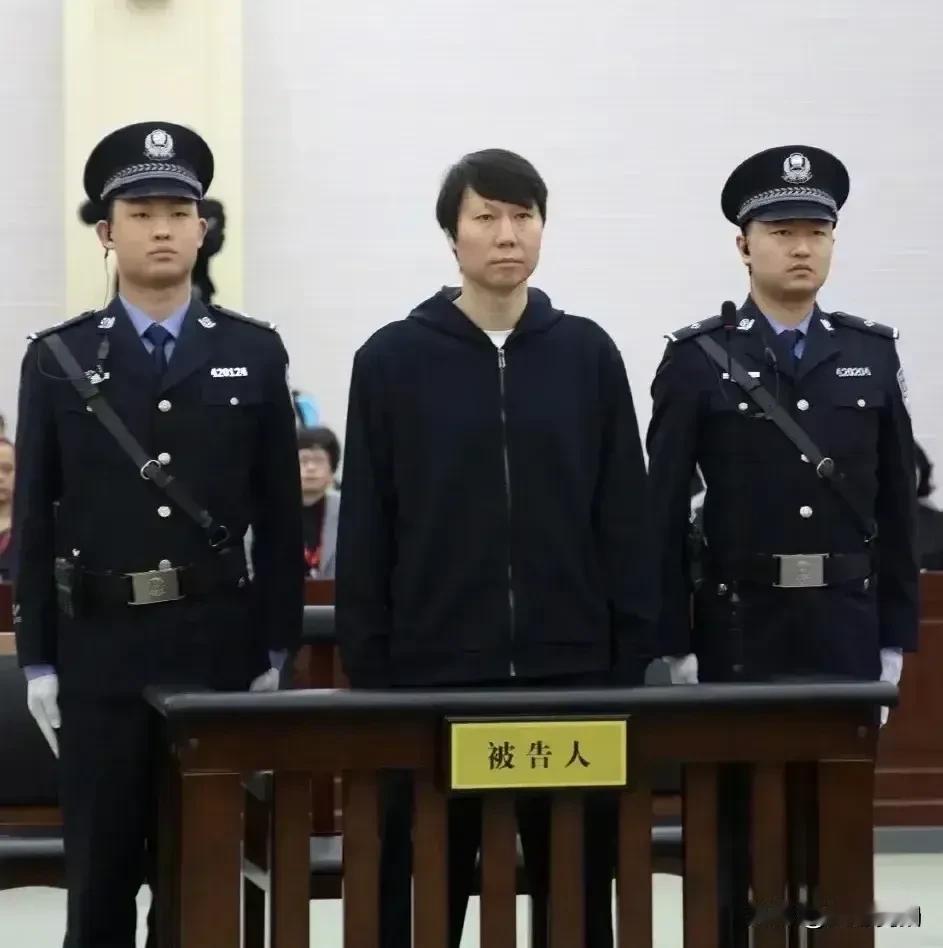 李铁不死，实在交待不过去，体育界的刘青山张子善，不杀不足以平民愤 #涉案超1亿李