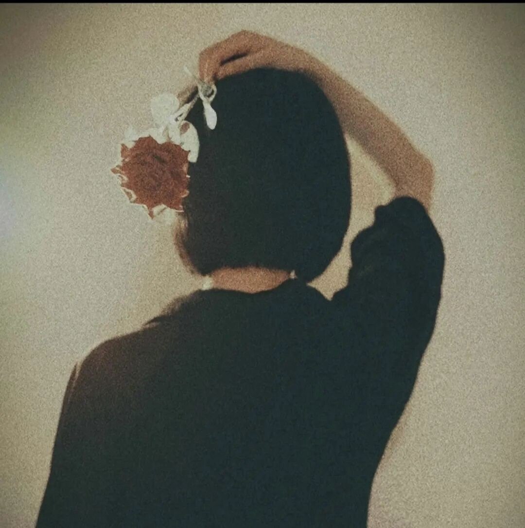 我总想在你的世界留下深深的痕迹 或是浓墨重彩的一笔 现如今我意识到你或许从没让我