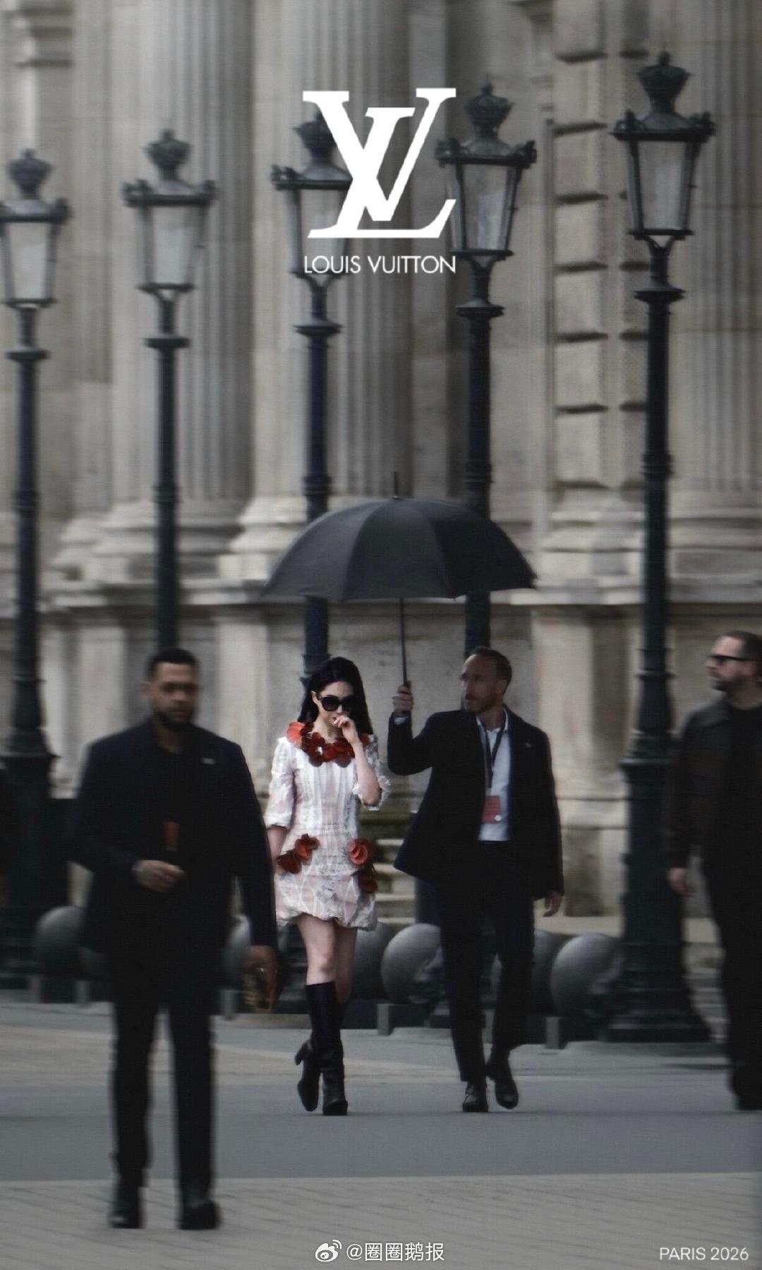 刘亦菲撑伞神图上新了刘亦菲撑伞神图加一好像电影啊，刘亦菲撑伞神图更新了！！！ 