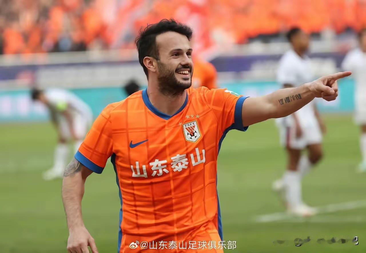 太好了，尘埃落定，瓦卡续约！
今天泰山俱乐部正式官宣，经过双方友好协商，俱乐部已