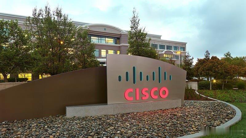 【思科上季营收创纪录，AI需求支持上调全年指引，但本季毛利率料疲软，盘后跌超7%