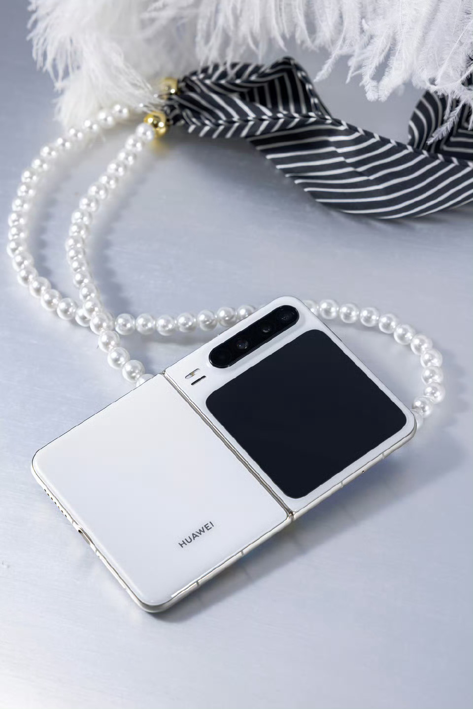 为何多家厂商布局阔折叠苹果好像也要出阔折叠了，华为Pura X的含金量又上升了