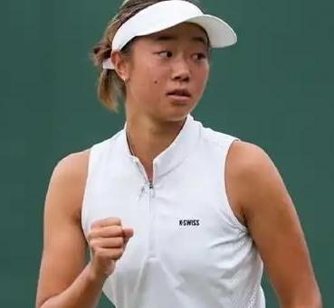 超大惊喜！16岁左手小花渠依含温网逆风翻盘，掀翻青少年世界八号种子！
     