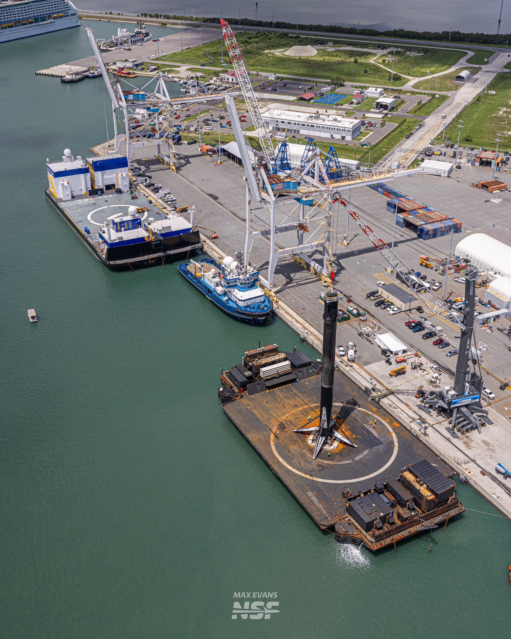 据The Information报道，一组关于Elon Musk旗下SpaceX