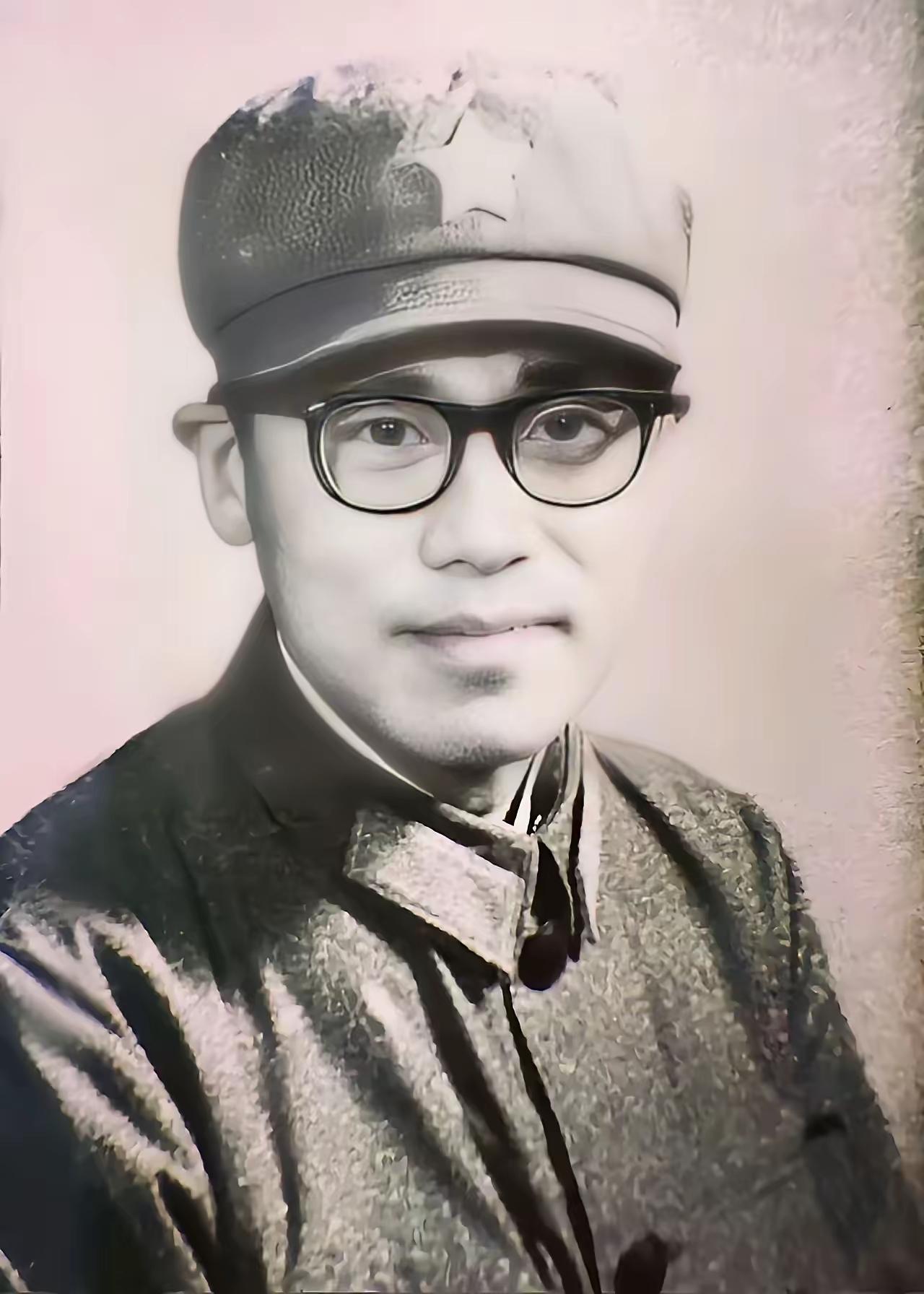 1950年，解放军连长转业回家，可在登上火车的时候，他却发现一个衣衫褴褛的女乞丐