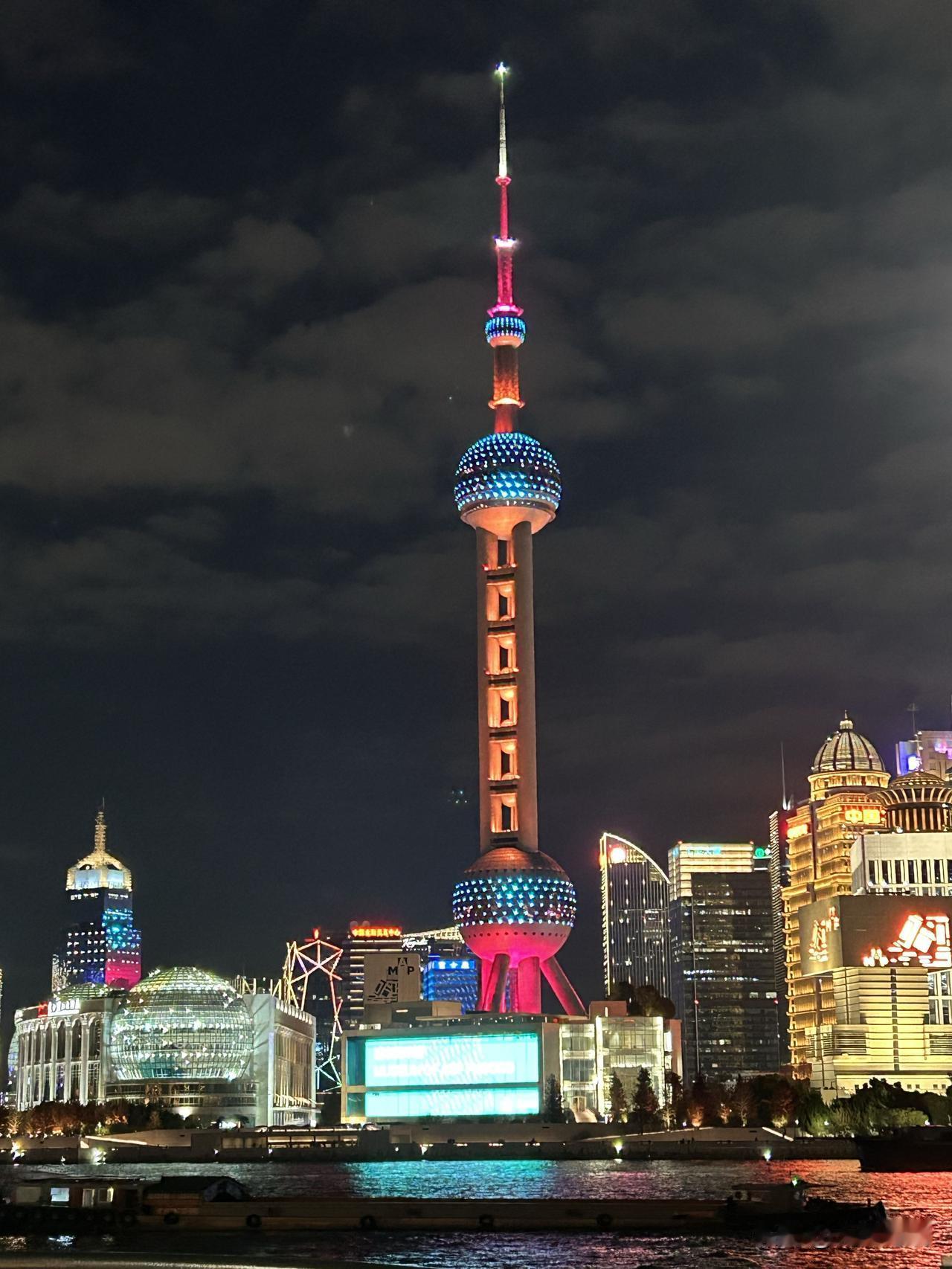 国与政权
讨论国家问题，首先得把概念分清楚。不然一激动，容易把两个不同的东西混在