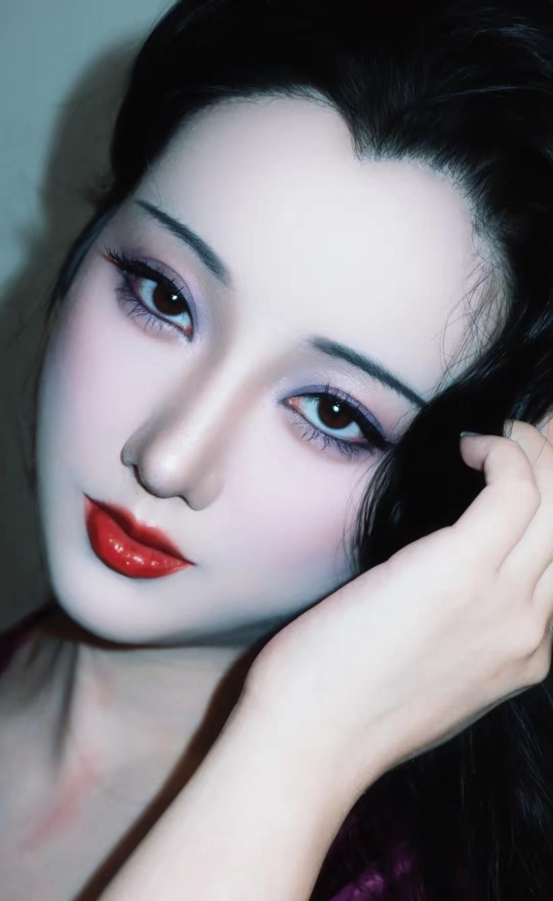 这张脸估计该动的地方都动了吧！