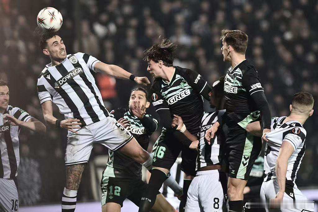 ⚽️西甲球队在昨日欧联联赛阶段第七轮的战果如下：0-2 塞萨洛尼基2-1 里尔L